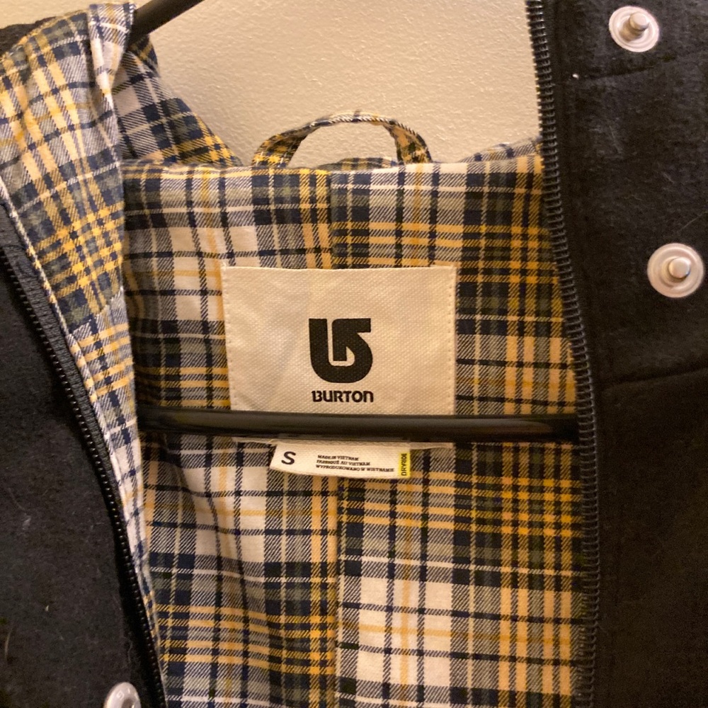 Black Burton vest - Picture 2 of 3